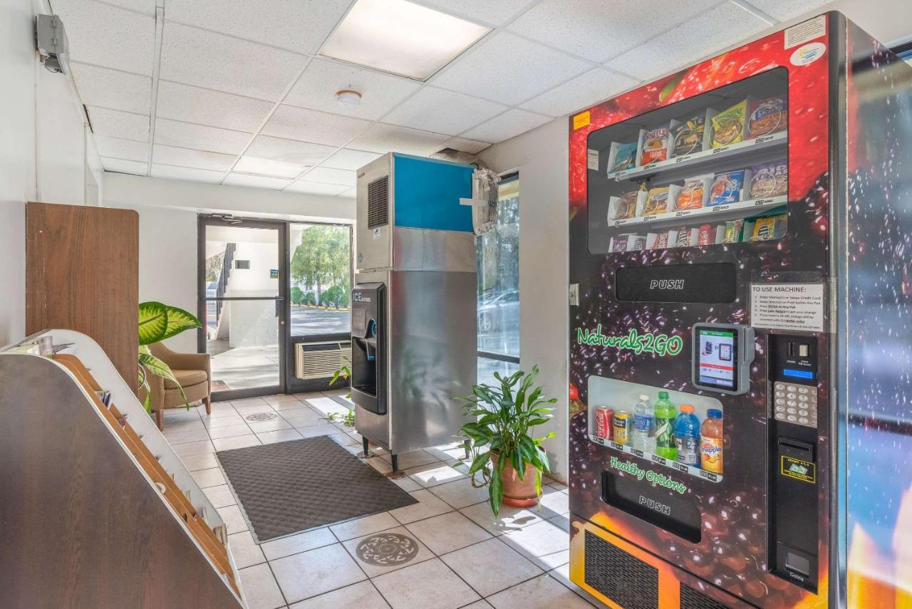 Econo Lodge University Гейнсвилл Экстерьер фото